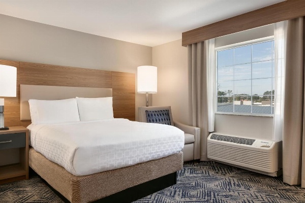 Candlewood Suites Fayetteville Fort Bragg image 2